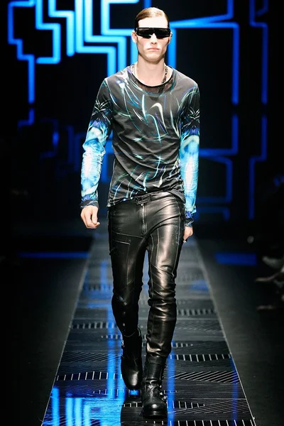 Look 15